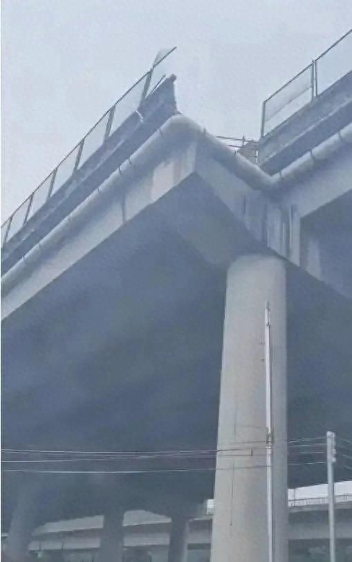 坠桥遇难者身份披露!死者家属:已处理完毕冰球突破豪华版手机版最新!东莞小车高架(图1) 坠桥遇难者身份披露!死者家属:已处理完毕冰球突破豪华版手机版最新!东莞小车高架(图1)