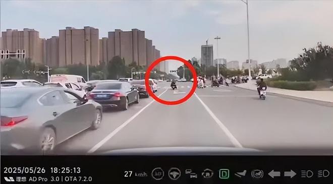 续:女司机气到流产公布完整行车记录仪冰球突破游戏河北女司机与骑手冲突后(图2) 续:女司机气到流产公布完整行车记录仪冰球突破游戏河北女司机与骑手冲突后(图2)