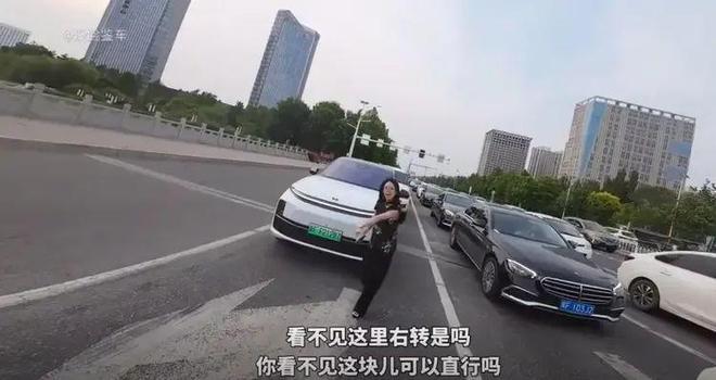 续:女司机气到流产公布完整行车记录仪冰球突破游戏河北女司机与骑手冲突后(图6) 续:女司机气到流产公布完整行车记录仪冰球突破游戏河北女司机与骑手冲突后(图6)