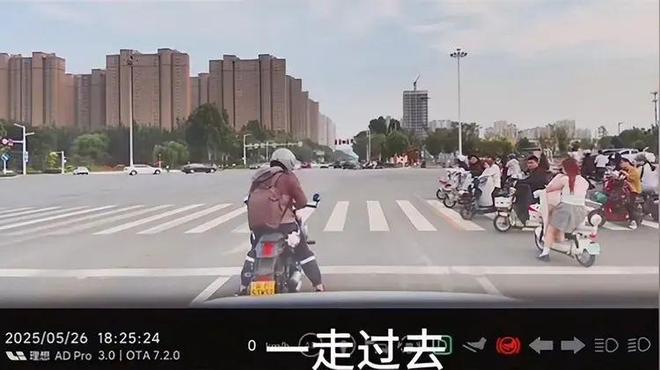 续:女司机气到流产公布完整行车记录仪冰球突破游戏河北女司机与骑手冲突后(图12) 续:女司机气到流产公布完整行车记录仪冰球突破游戏河北女司机与骑手冲突后(图12)