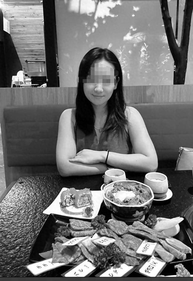 :抢救3小时后医院称“没救治经验”丨封面头条冰球突破三亚27岁女游客疑被蛇咬伤身亡 家属(图4) :抢救3小时后医院称“没救治经验”丨封面头条冰球突破三亚27岁女游客疑被蛇咬伤身亡 家属(图4)